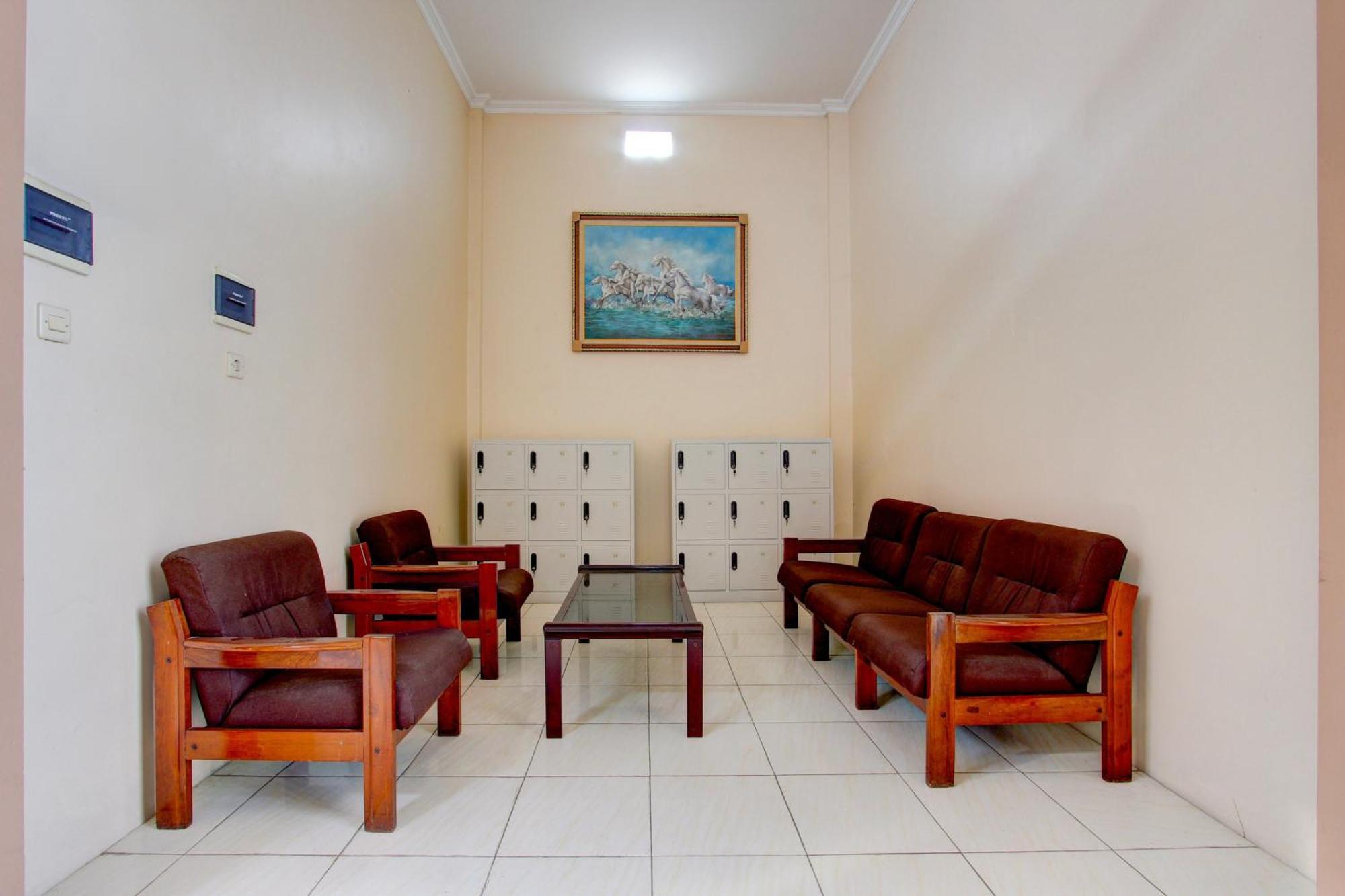 Spot On 93245 Guest House Mulia Dua Syariah Klaten ภายนอก รูปภาพ