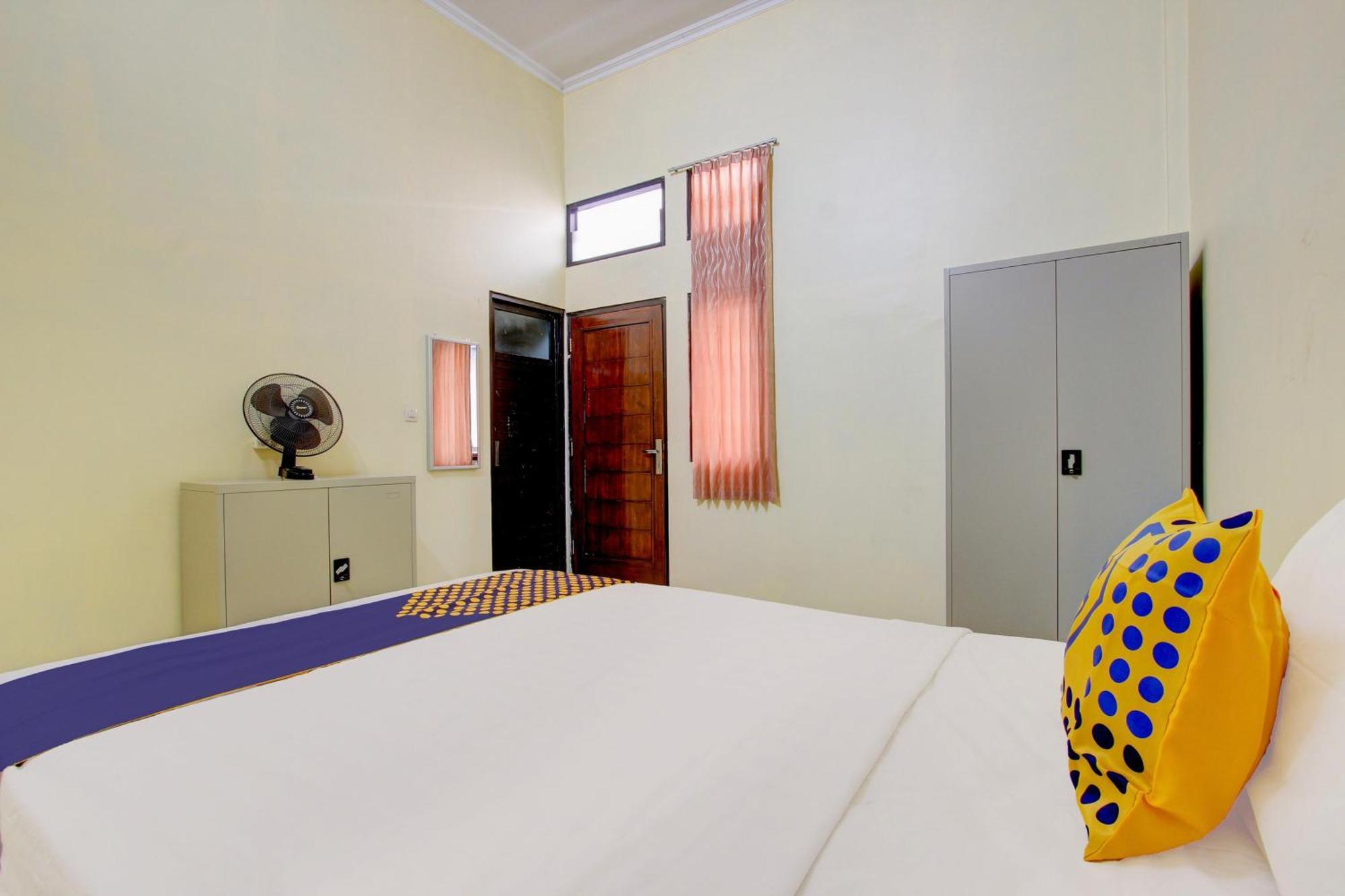 Spot On 93245 Guest House Mulia Dua Syariah Klaten ภายนอก รูปภาพ