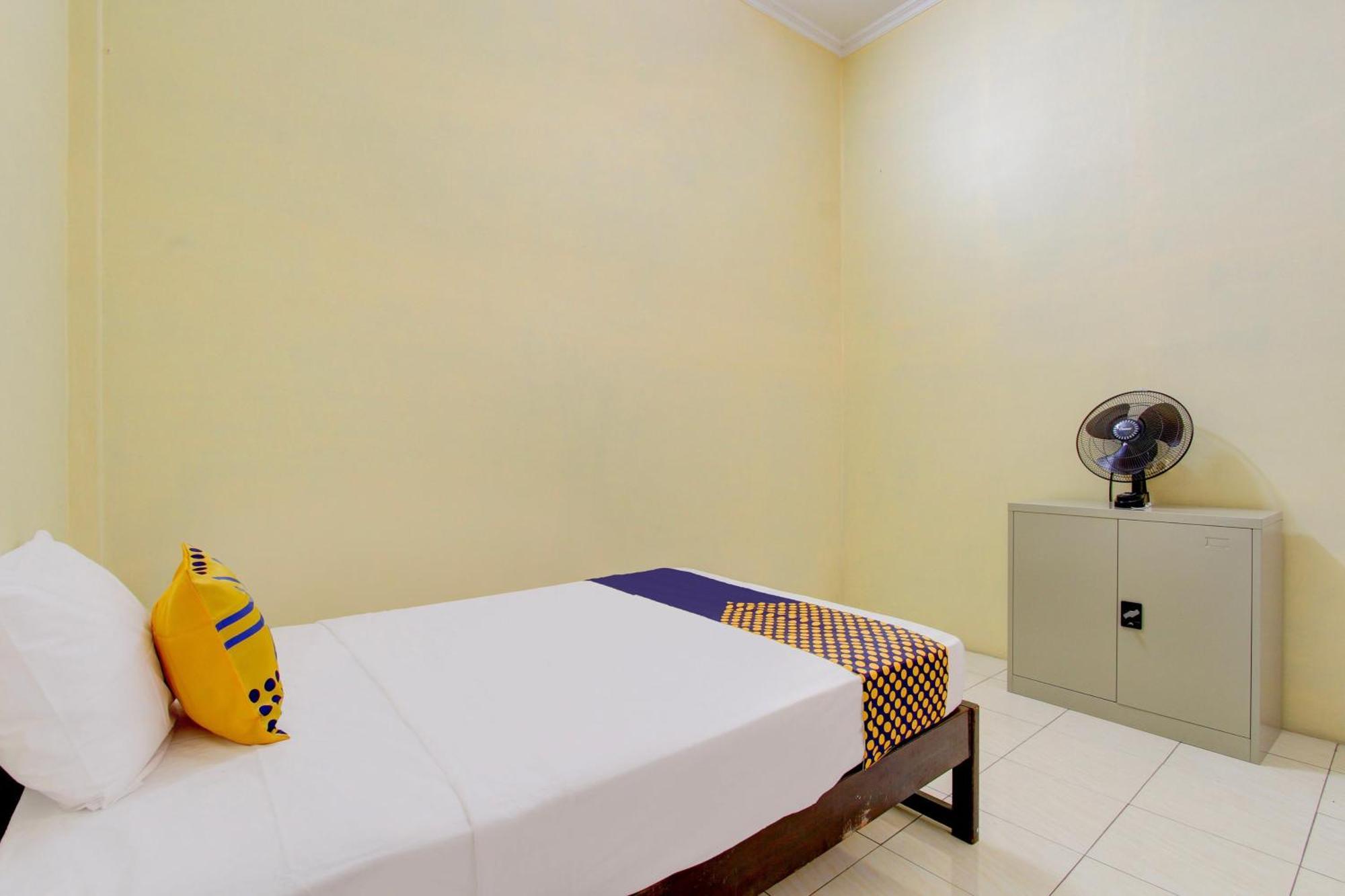 Spot On 93245 Guest House Mulia Dua Syariah Klaten ภายนอก รูปภาพ