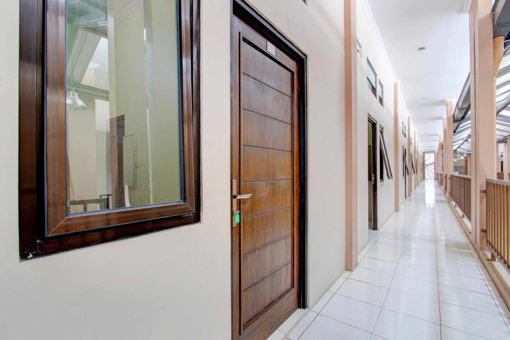 Spot On 93245 Guest House Mulia Dua Syariah Klaten ภายนอก รูปภาพ