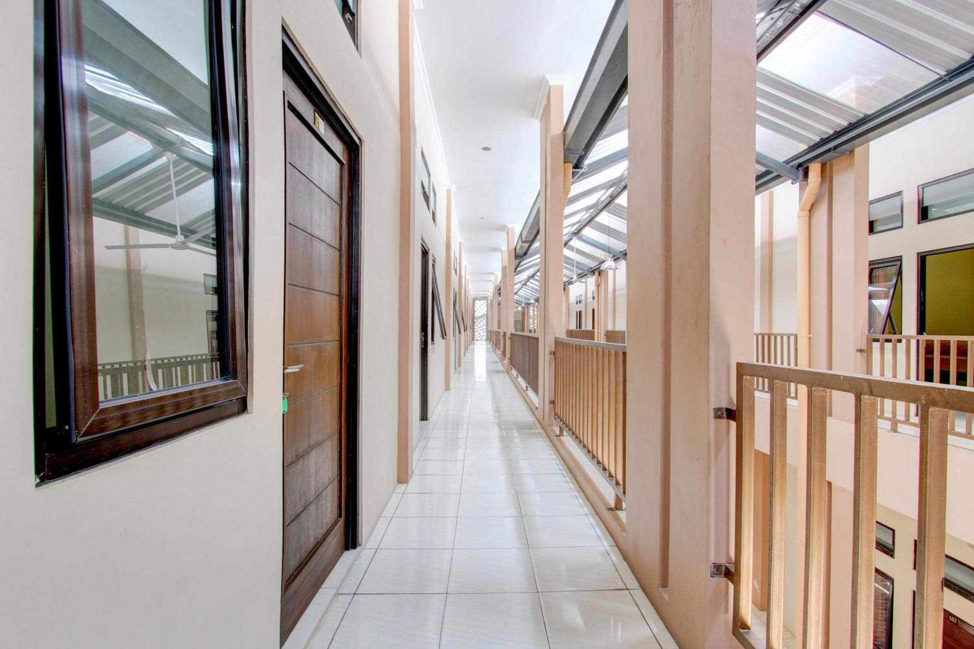 Spot On 93245 Guest House Mulia Dua Syariah Klaten ภายนอก รูปภาพ
